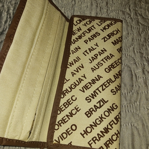 NWOT! The World Traveler Jewelry Wallet - Picture 5 of 14